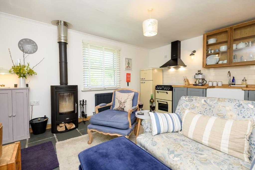 Bijou Coastal Apartment In Polperro With Hot Tub Onsite Parking Downhill Walk To Village Eksteriør bilde