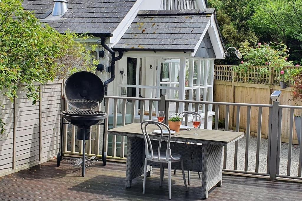 Bijou Coastal Apartment In Polperro With Hot Tub Onsite Parking Downhill Walk To Village Eksteriør bilde