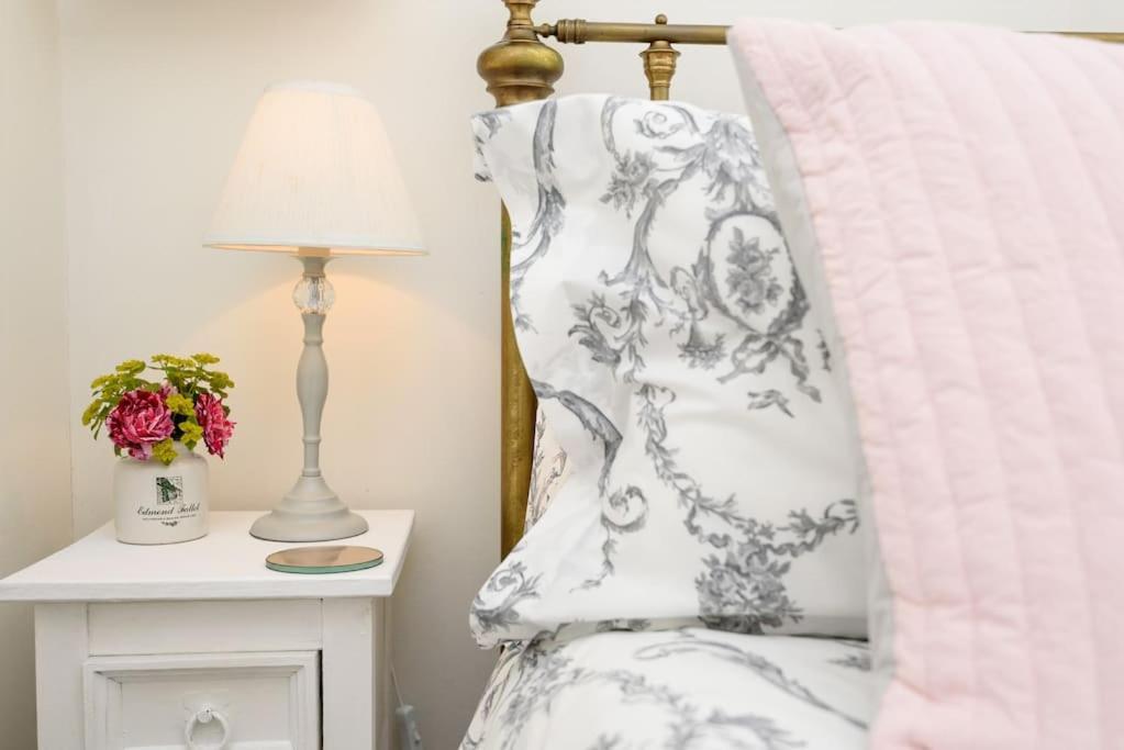 Bijou Coastal Apartment In Polperro With Hot Tub Onsite Parking Downhill Walk To Village Eksteriør bilde