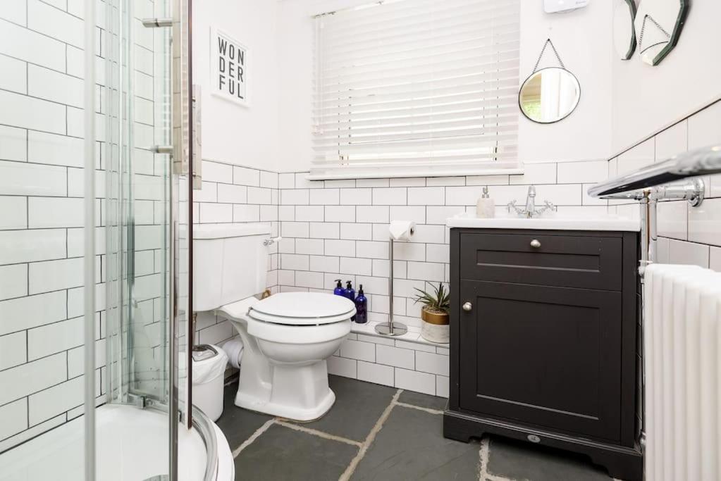 Bijou Coastal Apartment In Polperro With Hot Tub Onsite Parking Downhill Walk To Village Eksteriør bilde