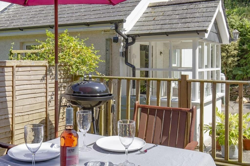 Bijou Coastal Apartment In Polperro With Hot Tub Onsite Parking Downhill Walk To Village Eksteriør bilde