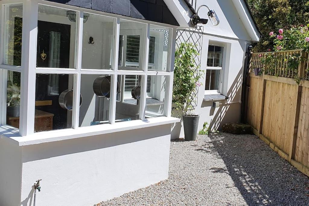 Bijou Coastal Apartment In Polperro With Hot Tub Onsite Parking Downhill Walk To Village Eksteriør bilde