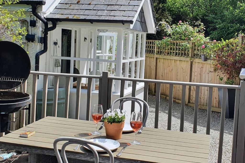 Bijou Coastal Apartment In Polperro With Hot Tub Onsite Parking Downhill Walk To Village Eksteriør bilde