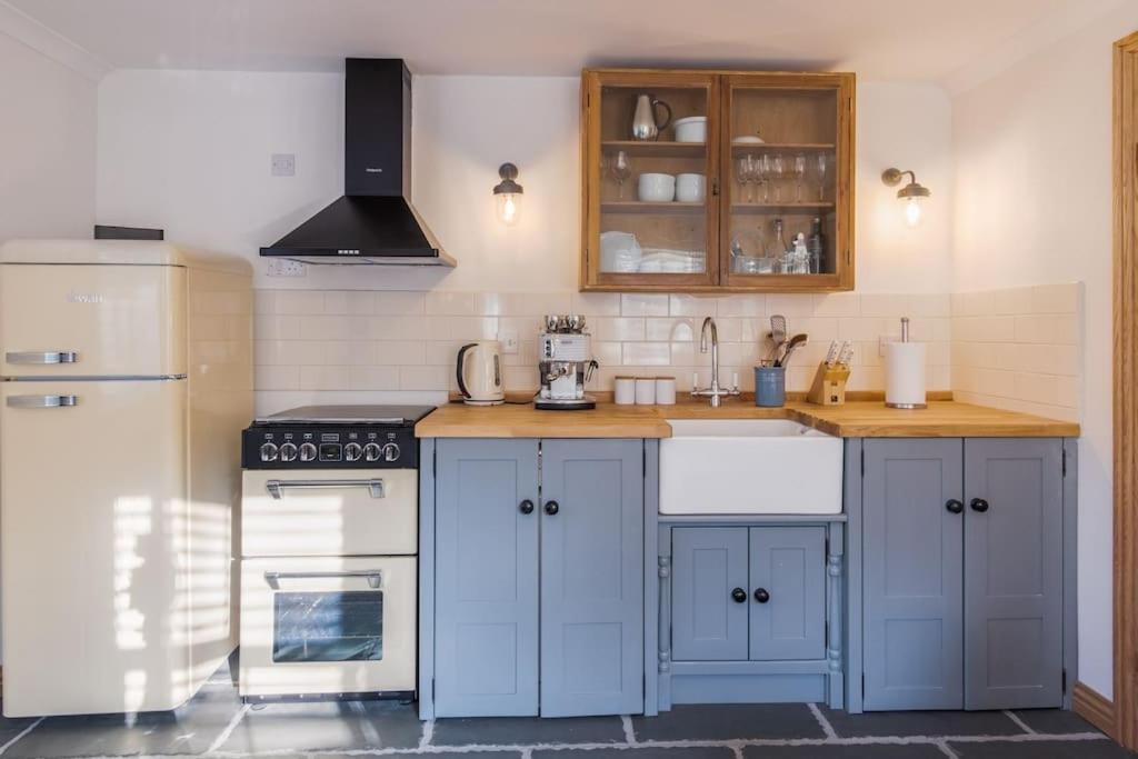 Bijou Coastal Apartment In Polperro With Hot Tub Onsite Parking Downhill Walk To Village Eksteriør bilde