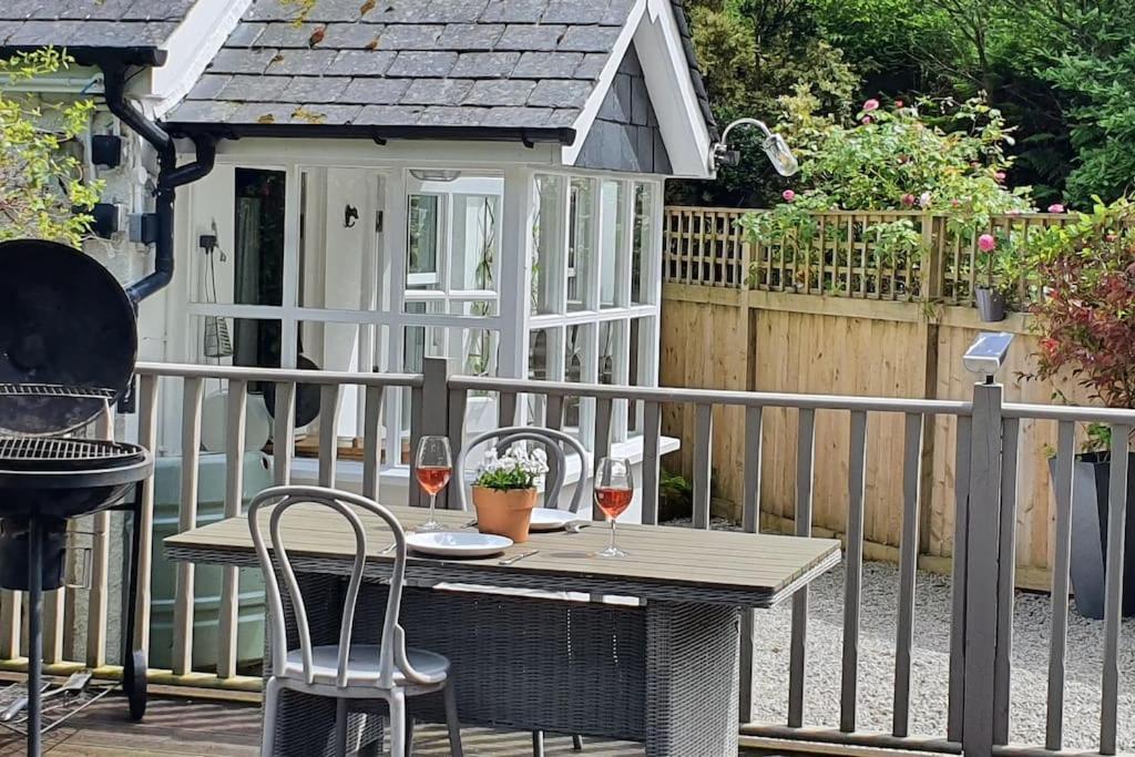 Bijou Coastal Apartment In Polperro With Hot Tub Onsite Parking Downhill Walk To Village Eksteriør bilde