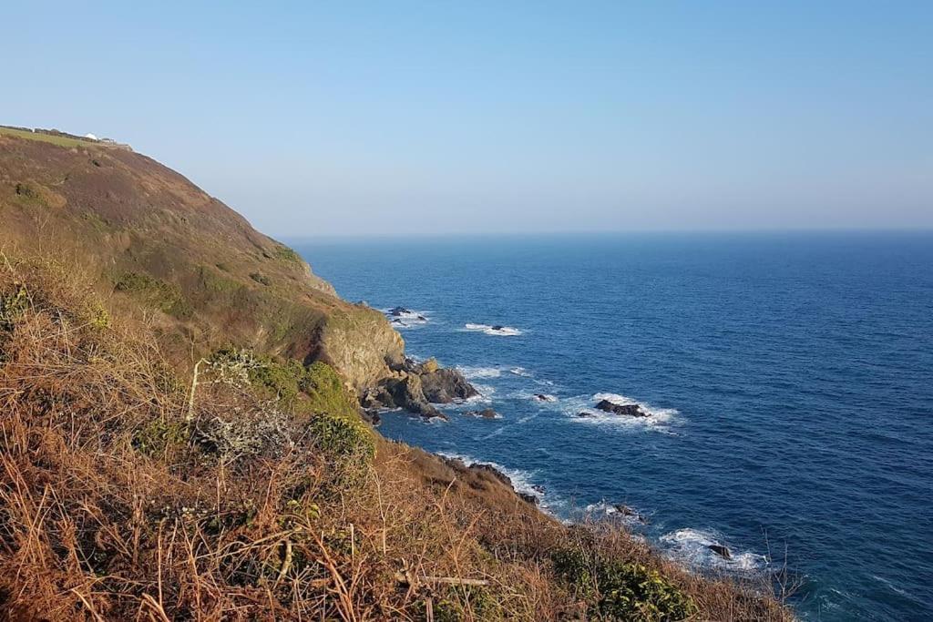 Bijou Coastal Apartment In Polperro With Hot Tub Onsite Parking Downhill Walk To Village Eksteriør bilde
