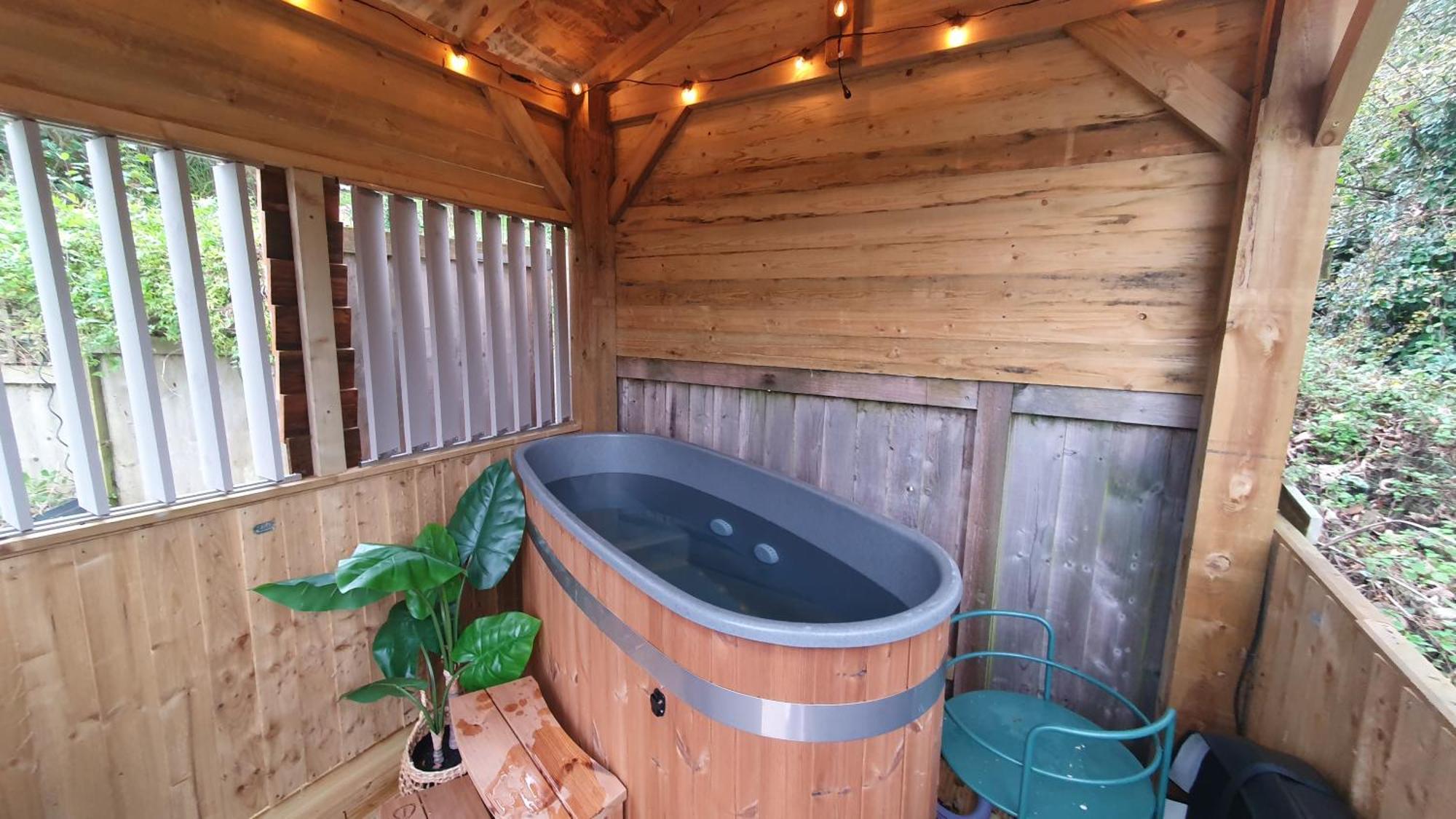 Bijou Coastal Apartment In Polperro With Hot Tub Onsite Parking Downhill Walk To Village Eksteriør bilde